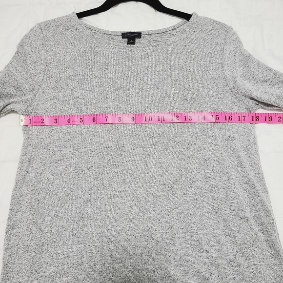 ANN TAYLOR Grey Top - Picture 9 of 9